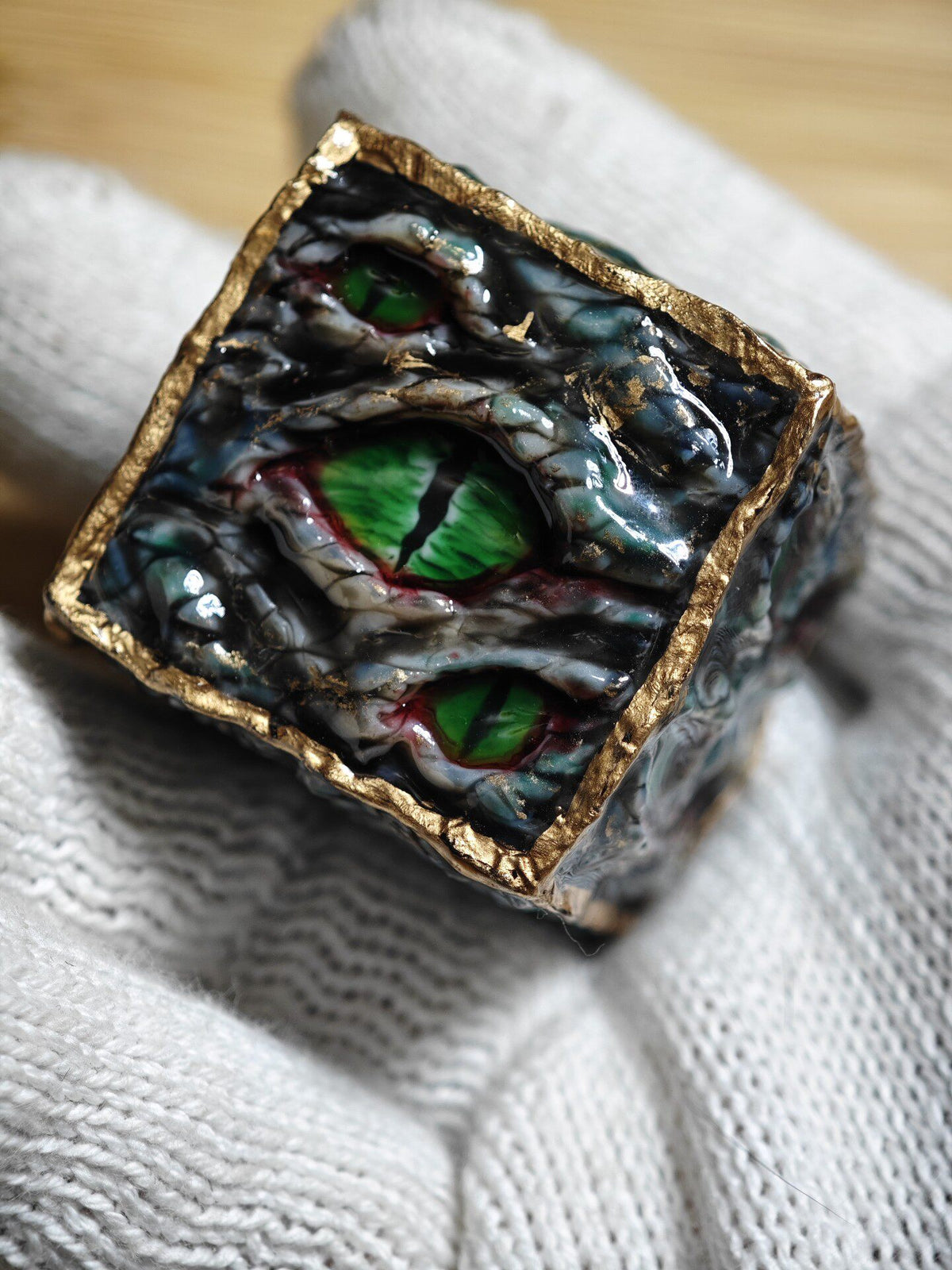 Handmade 30mm Serpent Eye D6 Dice - Gilded Scaled Monster Resin Die - Crux Jewelry product image 8