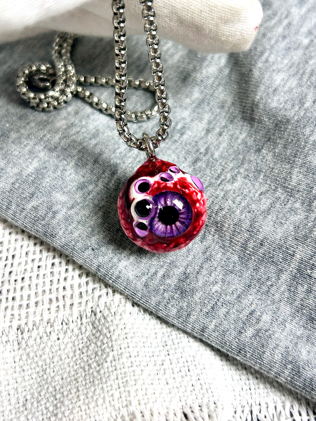 Cthulhu Eye - Bloody Double-Pupil Necklace - product overview