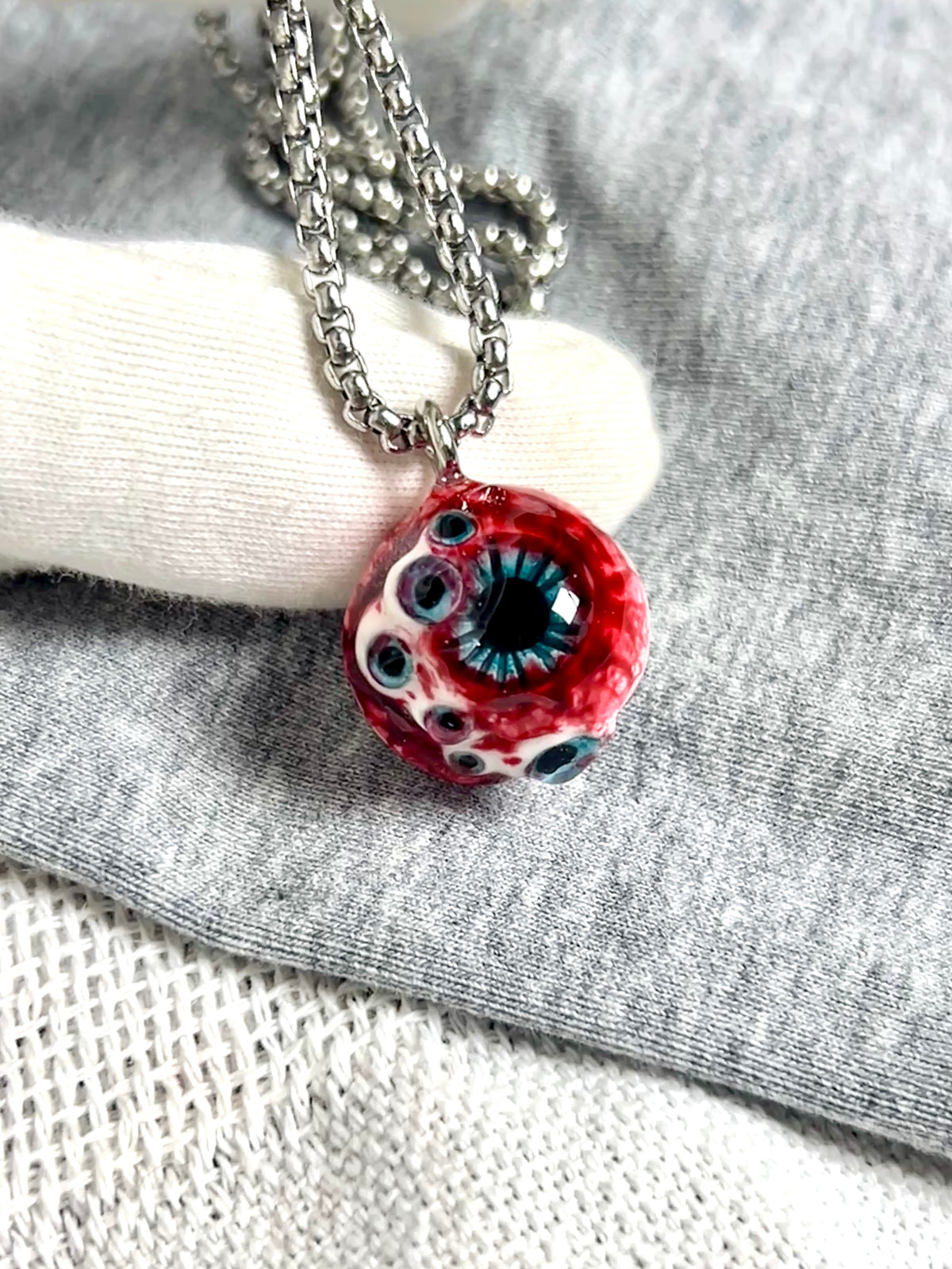 Cthulhu Eye - Bloody Double-Pupil Necklace - product image 4