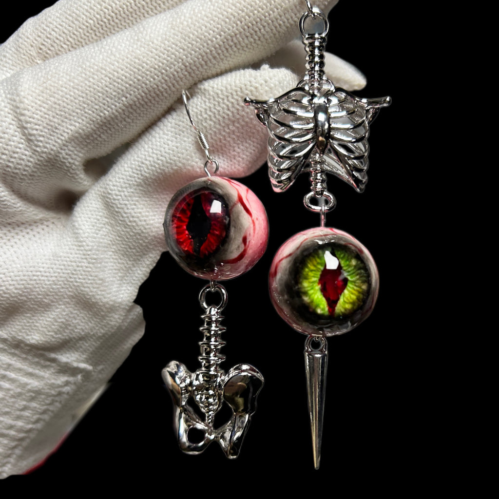 Cthulhu Eye - Grim Eye Skull Earrings - product image 2