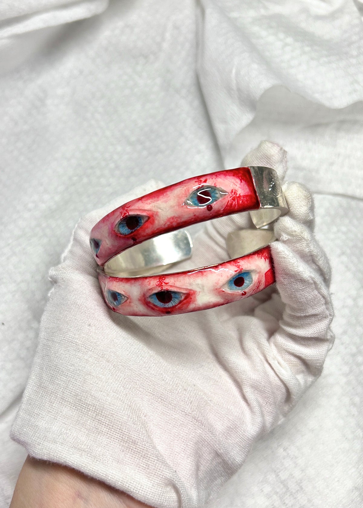 Cthulhu Eye - Crimson Fixated Bracelet - product image 3