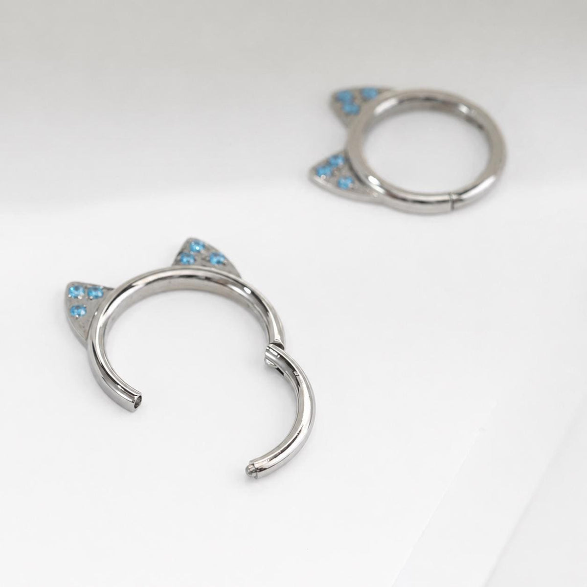 Titanium Crystal Cat Ear Septum Clicker detail 5