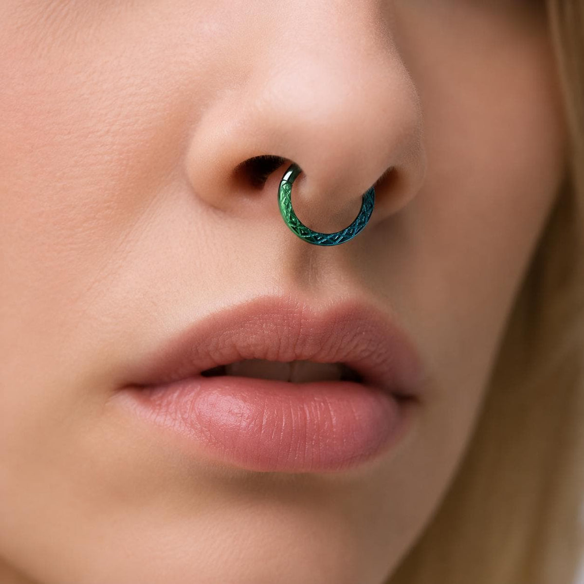 Titanium Iridescent Faceted Septum Clicker detail 3