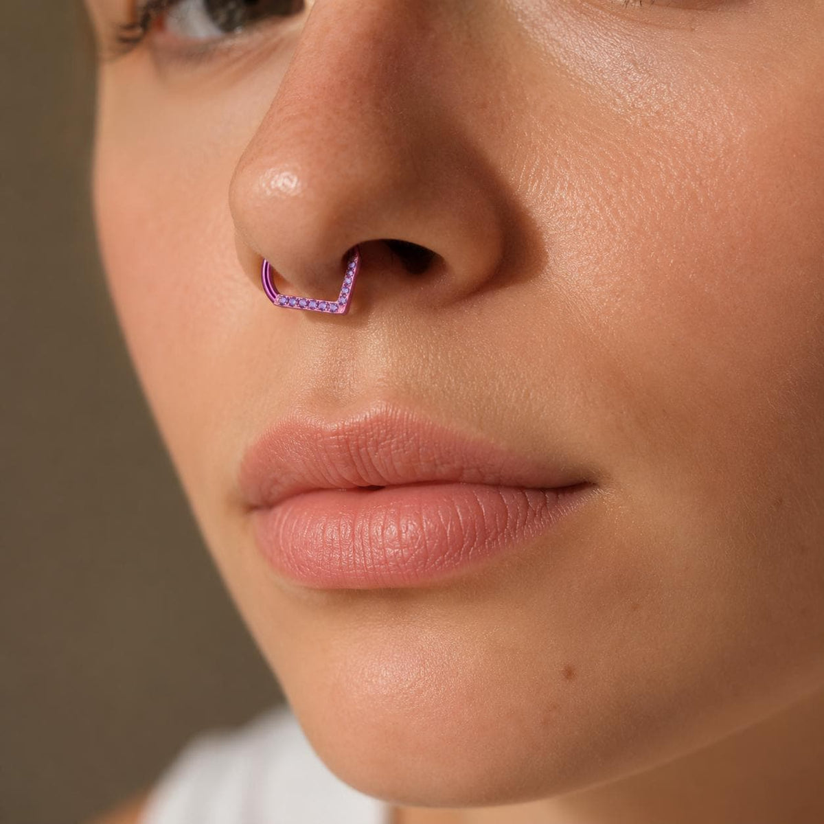 Titanium CZ Teardrop Septum Clicker detail 2