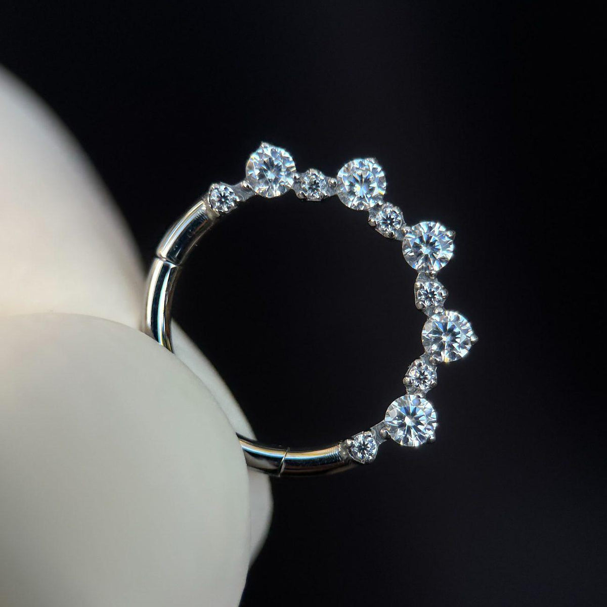 Titanium Graduated CZ Septum Clicker detail 4