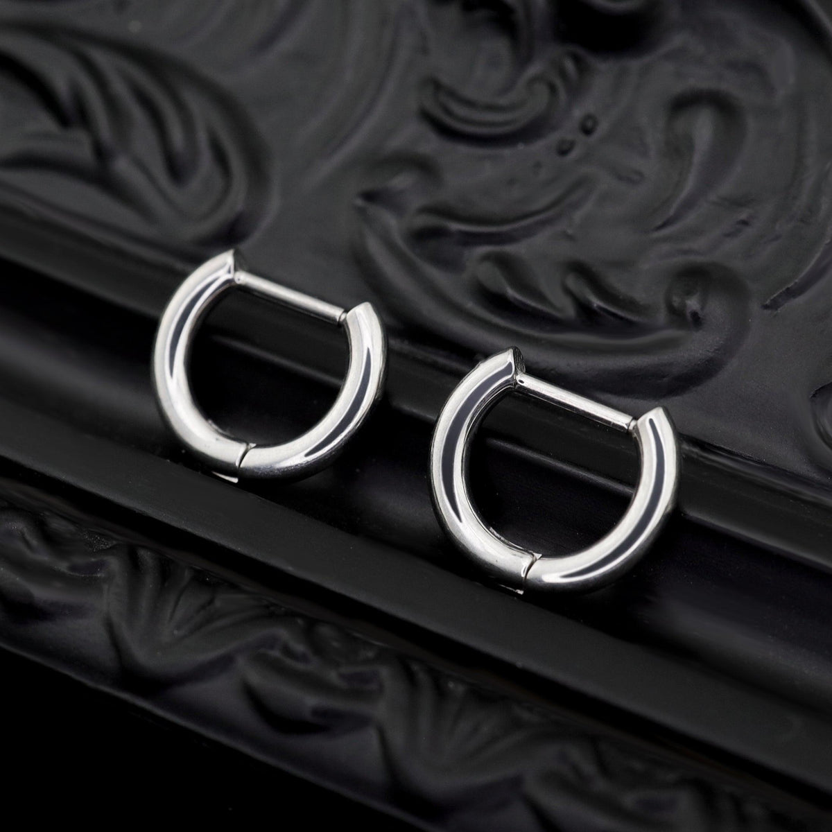 Titanium Classic Septum Clicker detail 4