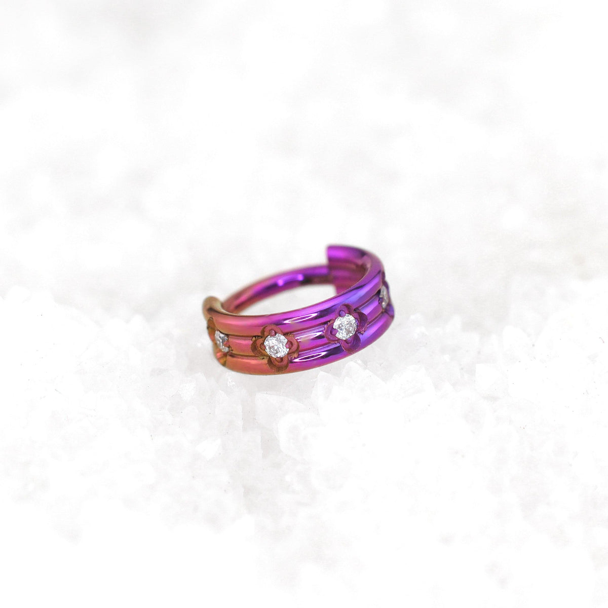Titanium Four-Leaf Clover Septum Clicker detail 6