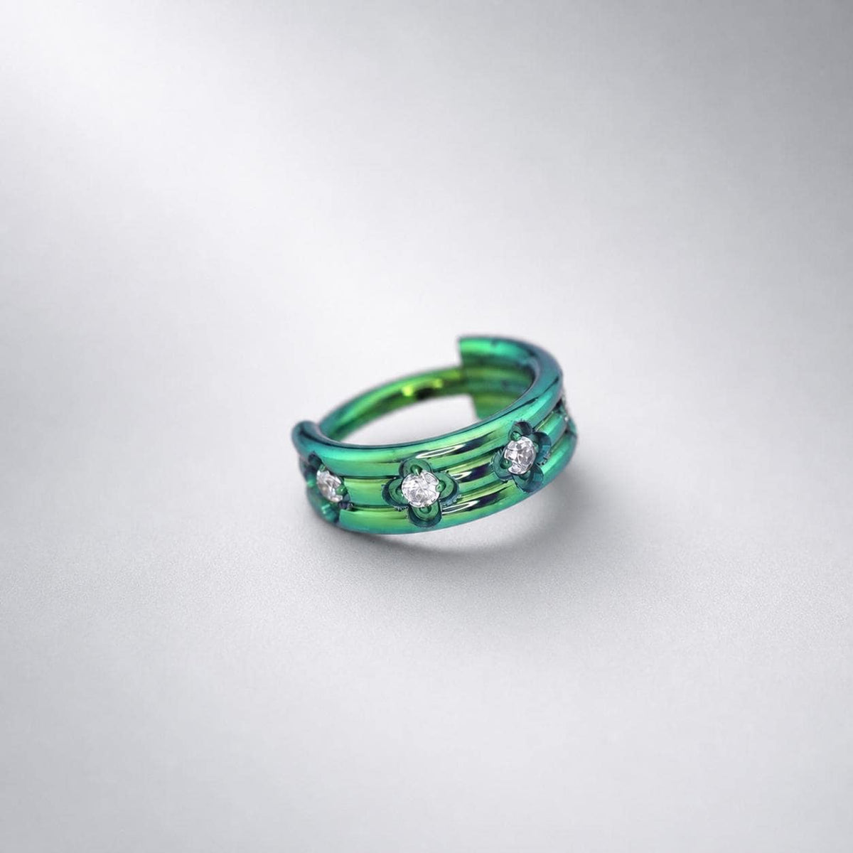 Titanium Four-Leaf Clover Septum Clicker detail 11