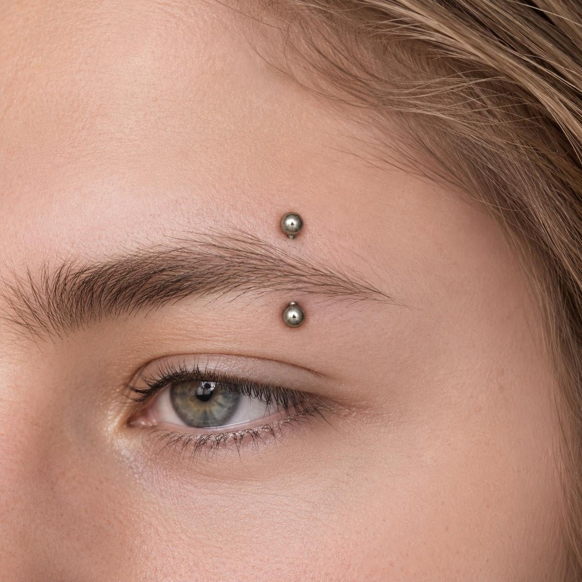 Classic Titanium Curved Barbell detail 2