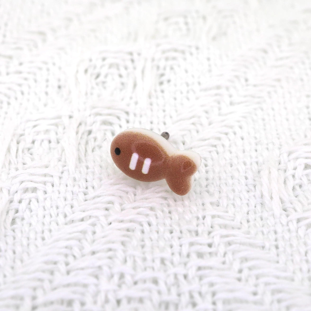 Cat, Paw & Fish Stud Collection Biscuit Fish detail 8