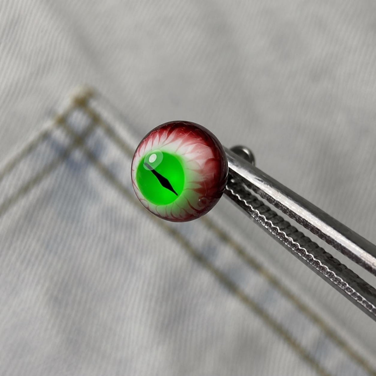 Cthulhu Eye - Emerald Dragon | Ear/Tongue/Lip Titanium Studs