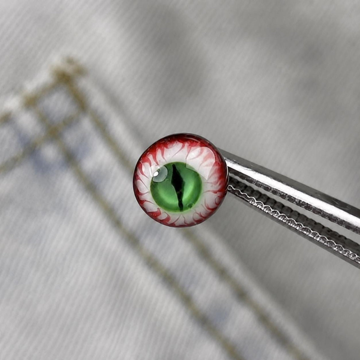 Cthulhu Eye - Emerald Dragon | Ear/Tongue/Lip Titanium Studs