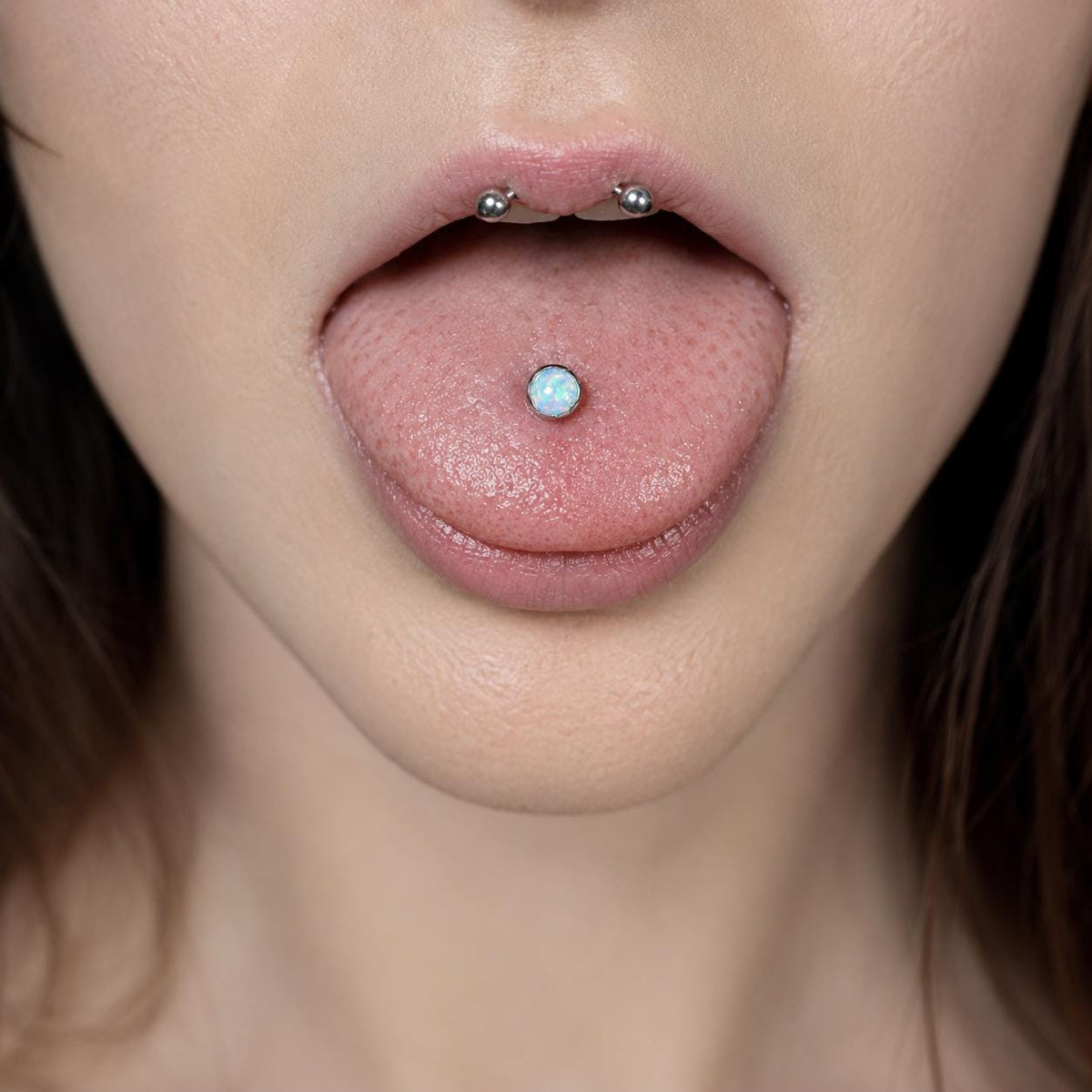 Ripple-Edge Jelly Opal F136 Titanium piercing top detail 2