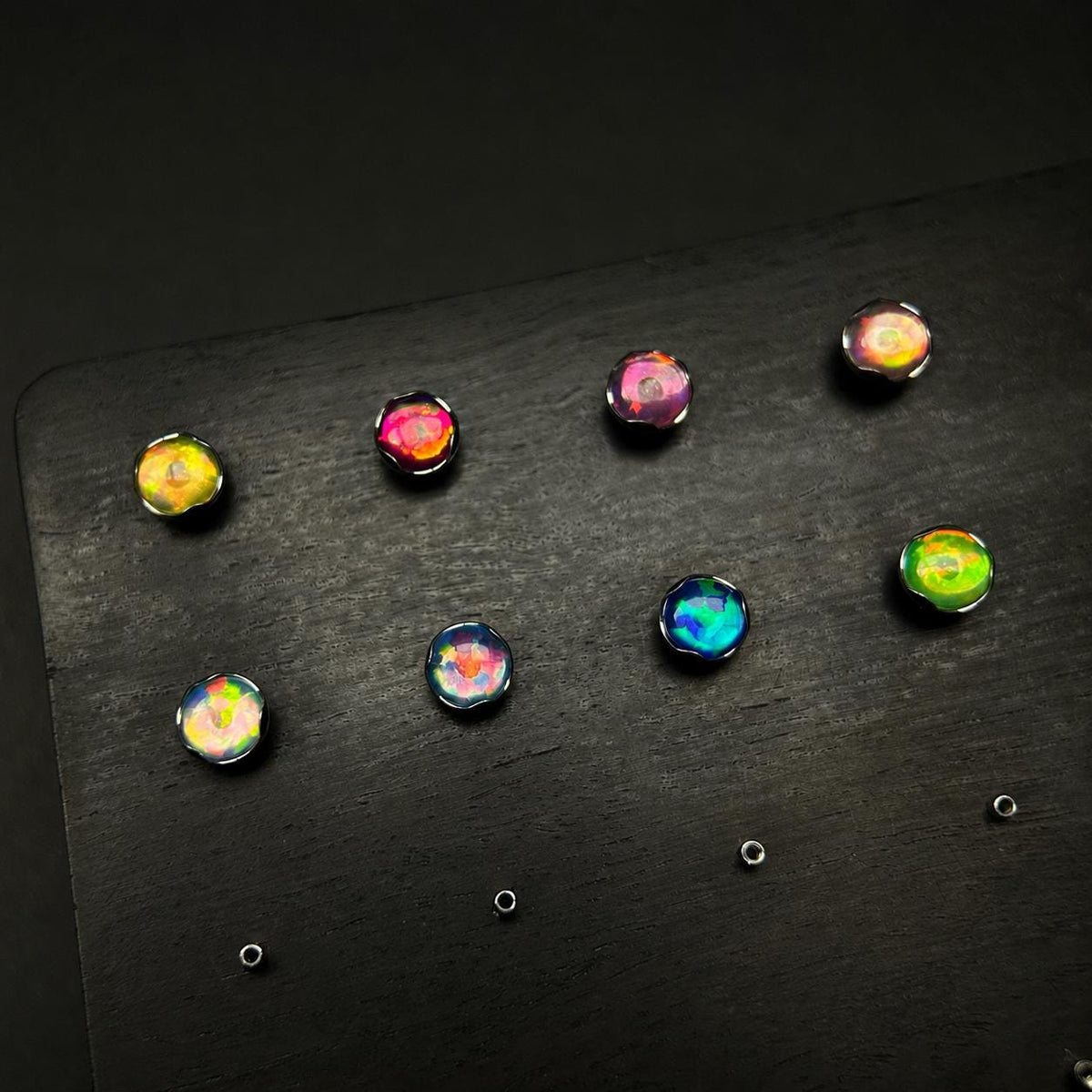 Ripple-Edge Jelly Opal F136 Titanium piercing top detail 5