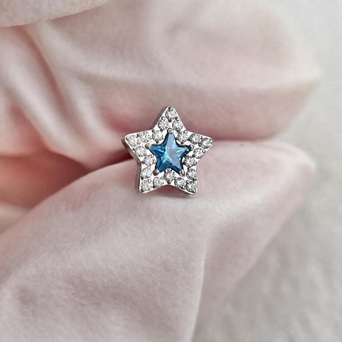 Pavé Star F136 Titanium flat-back jewelry image 05