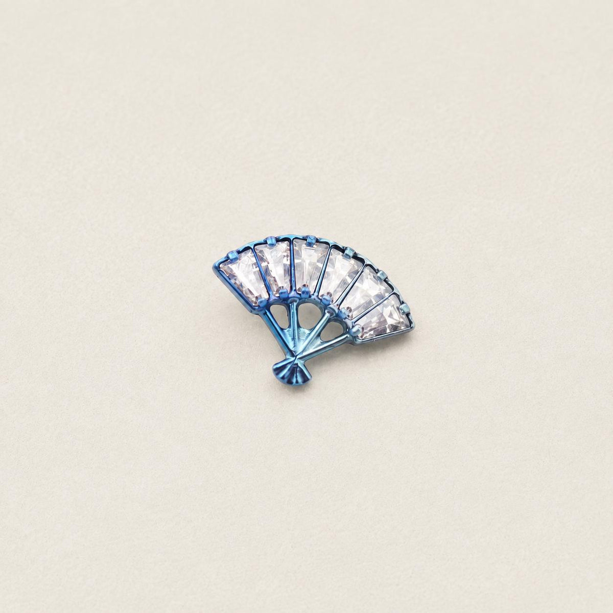 Aurora Fan F136 Titanium flat-back jewelry image 07