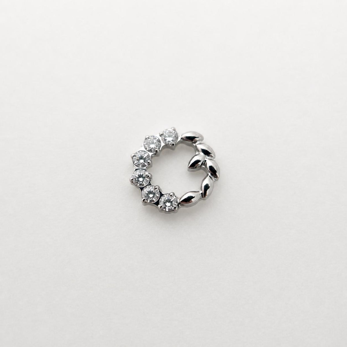 Laurel Wreath F136 Titanium flat-back jewelry image 05